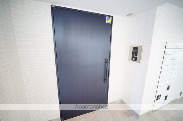 コンポジット代々木の玄関写真