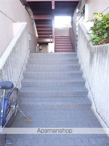 土方マンションの玄関写真