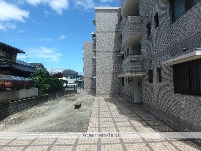 シャトー二日市の玄関写真