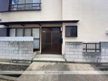 上林伏石町借家[3SDK/75.34m2]のエントランス