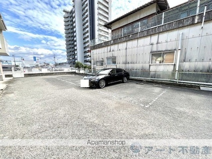 サン住吉[2DK/40.57m2]の駐車場3