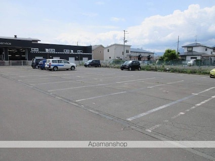 シャングリラ[1LDK/41.76m2]の駐車場