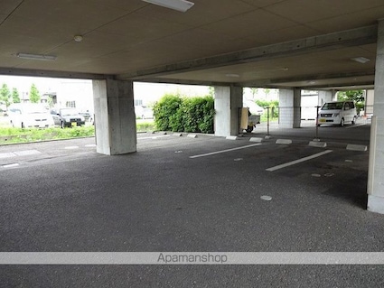 リーヴァかもべ[2DK/55.3m2]の駐車場