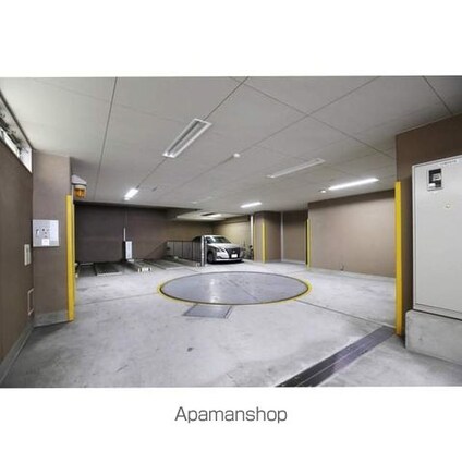 コンフォリア西早稲田[1LDK/46.61m2]の駐車場2