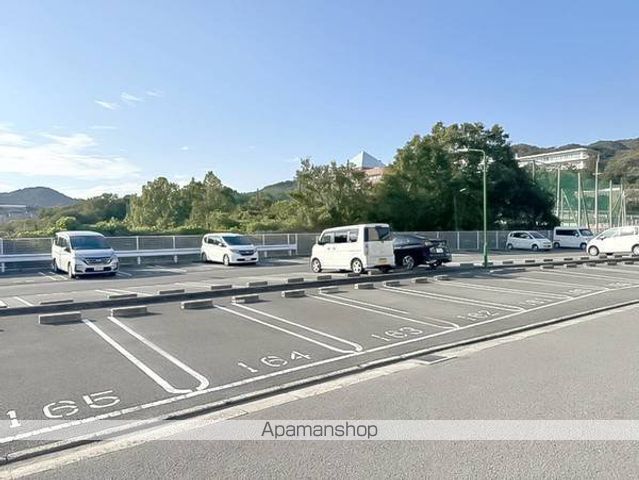 ビレッジハウス鳴滝１９号棟[3K/43.37m2]の駐車場