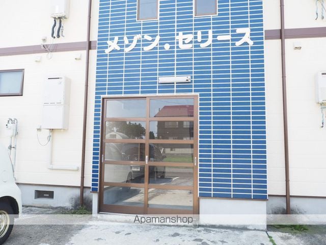 メゾンセリースの玄関写真