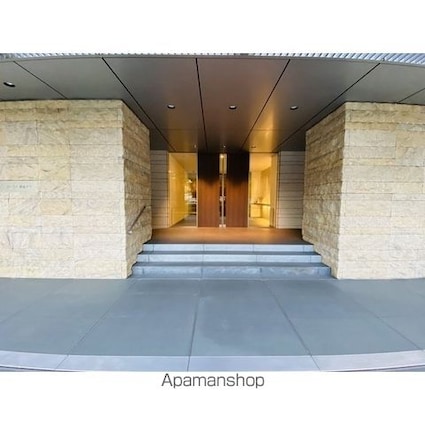 東京都新宿区北新宿２丁目[2LDK/72.51m2]のエントランス