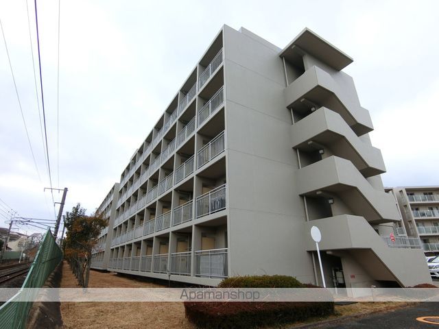 アーバンエース松井山手パル寮棟の外観写真