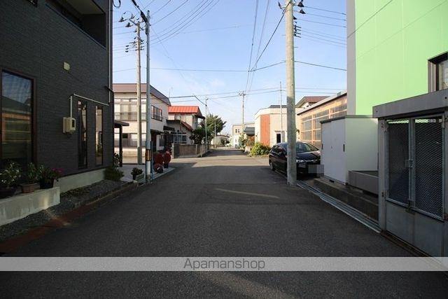 センチュリー八甲田[3LDK/70.86m2]の周辺1