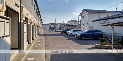 レオパレスクレールアヴェニール[1K/28.02m2]の駐車場1