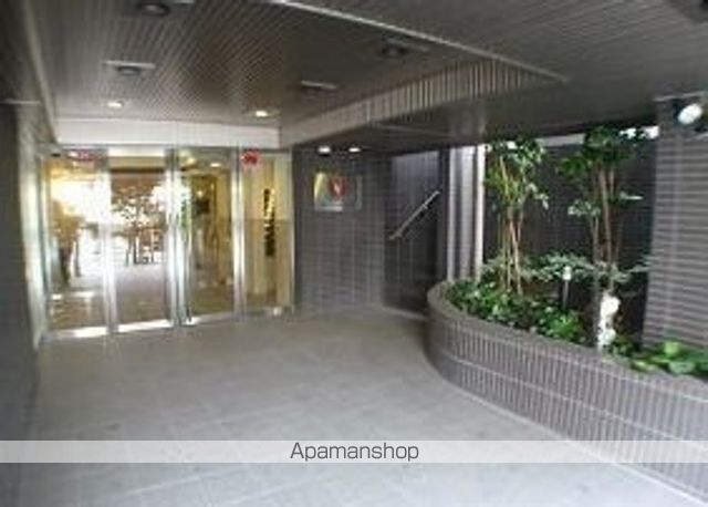 コンフォリア西早稲田の玄関写真