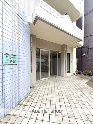 東京都新宿区北新宿１丁目[1K/20.35m2]のエントランス