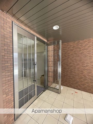 第32友建ビルの玄関写真