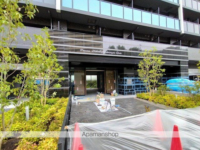 PRESSANCE西中島南方セレストの玄関写真