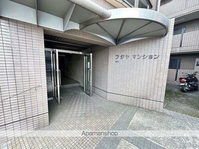 フジヤマンションの玄関写真