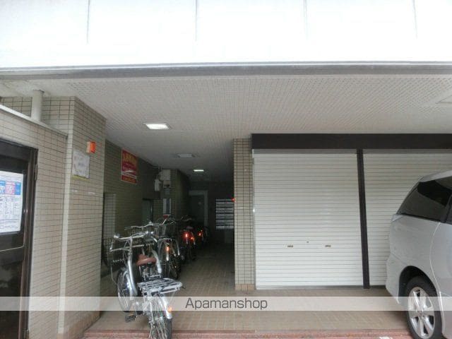 フラワービルの玄関写真