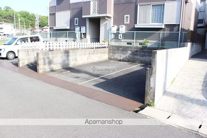 サンシャイン中川[2DK/38.57m2]の駐車場