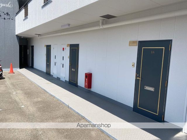 ニューコート小林の玄関写真
