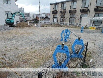 エース　レオーネ[1LDK/42.34m2]の駐車場