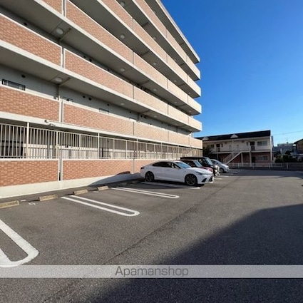 グラン・シュトラーセＵ２１[1LDK/42.94m2]の駐車場2