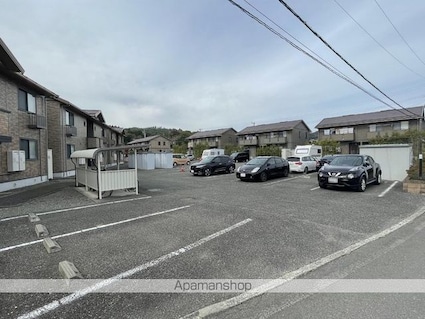 ロイヤルガーデン沢村　ＤＥＦ[2LDK/53.76m2]の駐車場