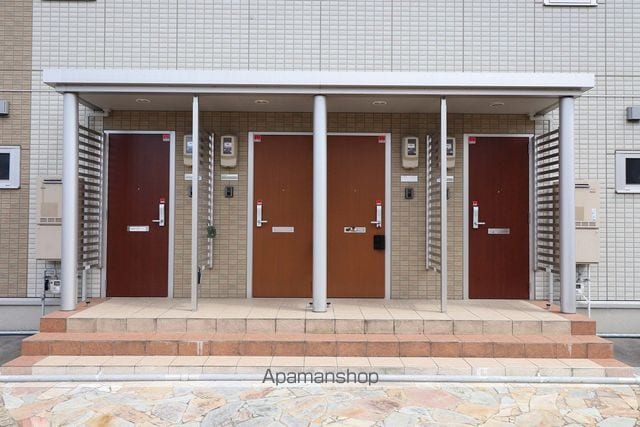リアン B棟の玄関写真