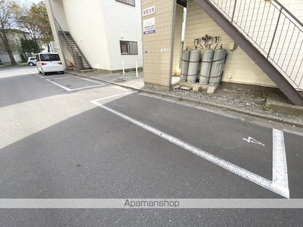 コーポサンシ２号棟[2LDK/49.33m2]の駐車場1