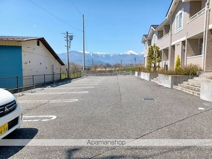 ガーネット[1LDK/50.07m2]の駐車場1