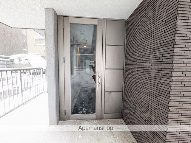 カルフール大通東の玄関写真
