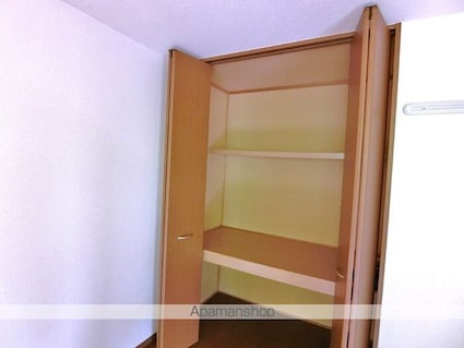 ファミリア泉[2LDK/53.76m2]の収納