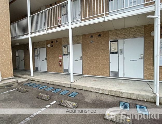 レオパレスK&Rの玄関写真
