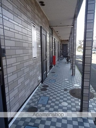 ホワイトキャッスル南小泉ビレジＤ棟[1K/28.09m2]のエントランス