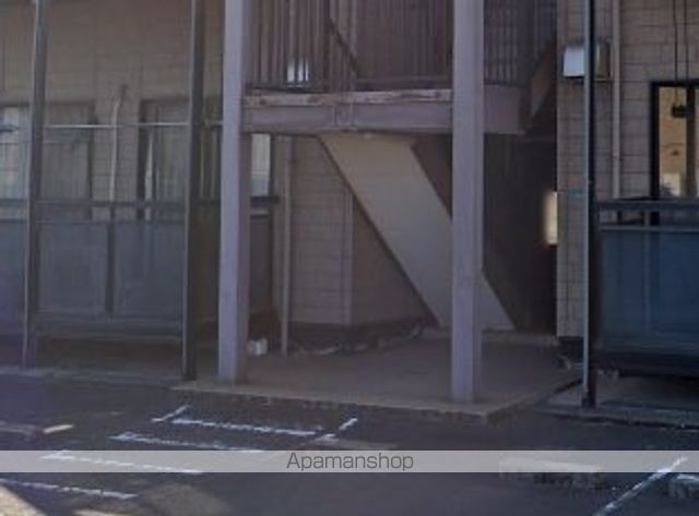 小笠原ハイツA棟の玄関写真