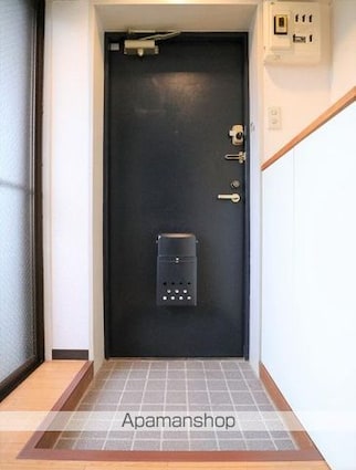 ラ・ルース国立[1R/18.05m2]の玄関