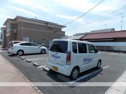 クウ・ラブＢ[1LDK/45.72m2]の駐車場2