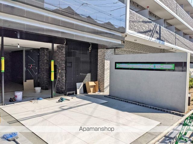 エスリード大阪クレストコートの玄関写真