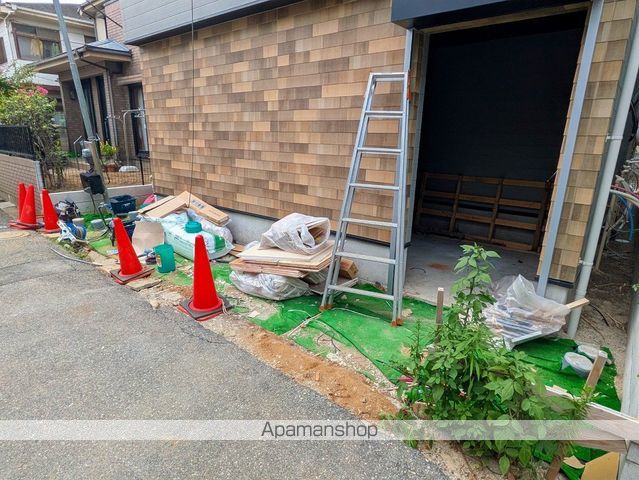 MELLAS市川の玄関写真