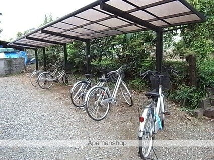 サンアベニュー滝山[1R/17.41m2]の駐車場