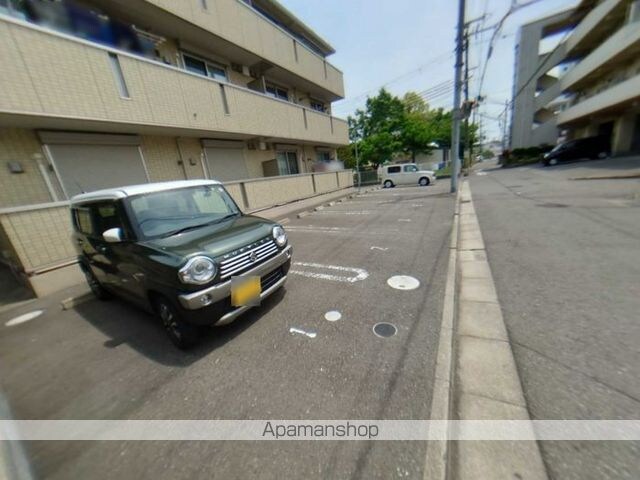 Ｄーｒｏｏｍ　Ｗｏｏｄ　Ｂｅｌｌ（ディールームウッドベル）[3LDK/67.53m2]の駐車場