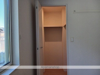 メゾン・ド・ファミーユ新屋[1LDK/50.09m2]の収納