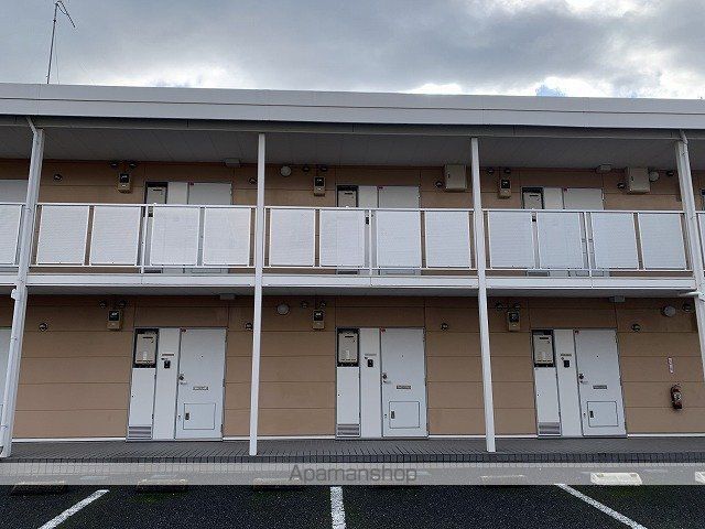 レオパレスパルファンの外観写真
