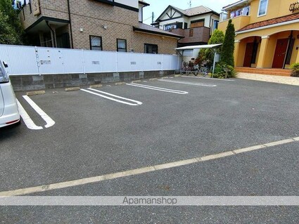 パルテール　Ⅰ[2LDK/62.58m2]の駐車場