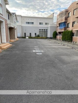 ハイツ　コンチェルトＢ[1R/32.9m2]の駐車場