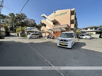 和歌山県和歌山市六十谷[2LDK/55.78m2]の駐車場2