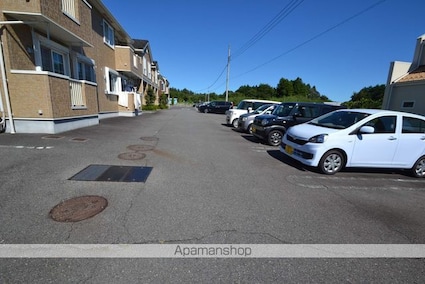 プラシードＢ[2DK/44.82m2]の駐車場2