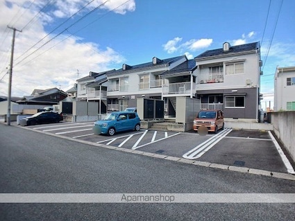 アーバン中桜田[2LDK/49.8m2]の駐車場