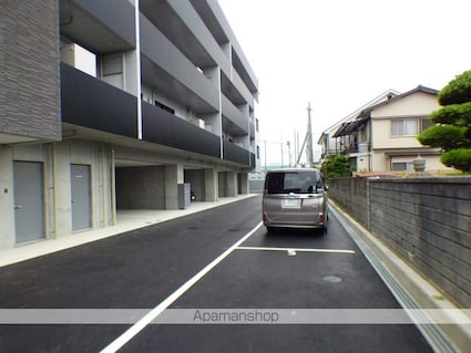 Ｋ　ｃｏｕｒｔ[4SLDK/110.36m2]の駐車場