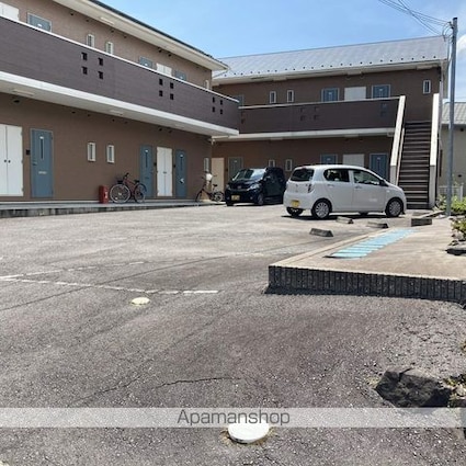 ベルプロムナード北泉[1K/26.49m2]の駐車場