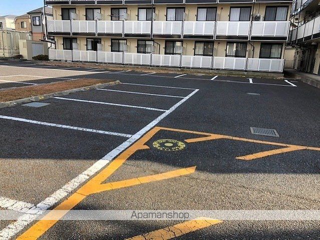レオパレスオークヒルズAの玄関写真