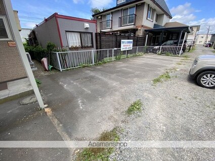 万代パレス[1LDK/33m2]の駐車場